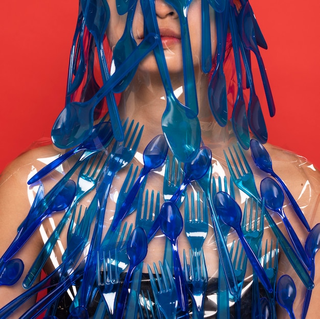Kostenloses Foto abstrakte darstellung von blauem plastikmüll