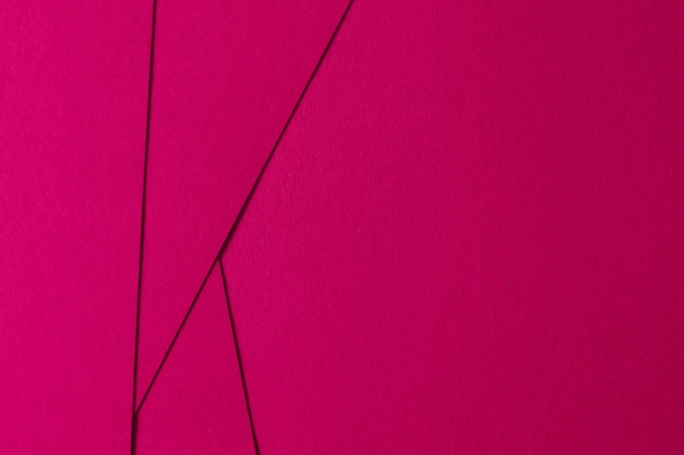 Abstrakter Hintergrund der rosa geometrischen Zusammensetzung mit Beschaffenheitspappe