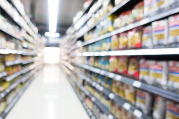 Abstrakter Unschärfesupermarkt im Kaufhaus