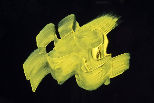 Abstraktes Design des gelben Pinselstrichs