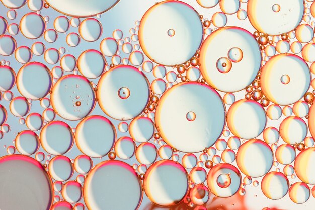 Abstraktes Design mit transparenten Blasen