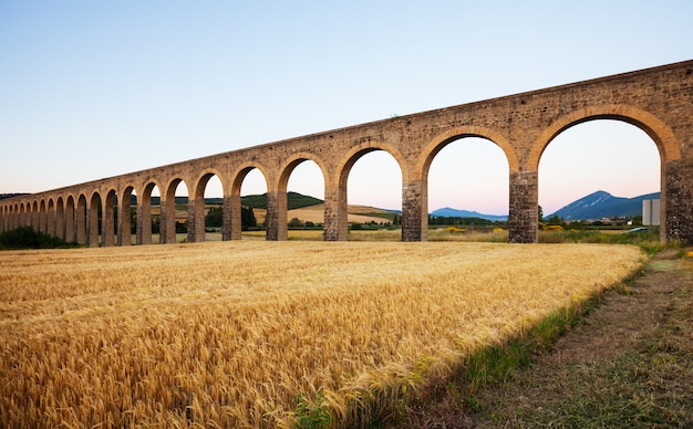 Acueducto in der Nähe von Pamplona