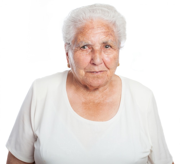 Kostenloses Foto Ältere frau mit weißen haaren