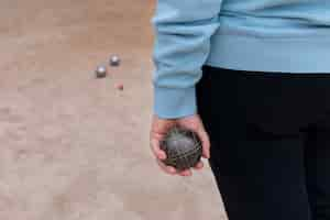 Kostenloses Foto Ältere freunde spielen petanque