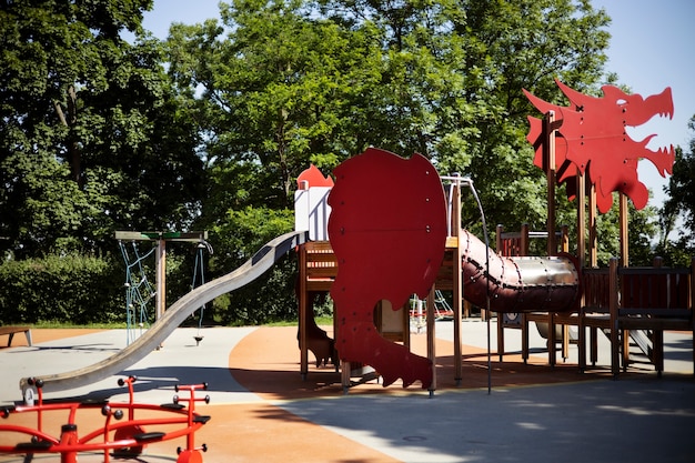 Kostenloses Foto Äußerer sauberer spielplatz für kinder