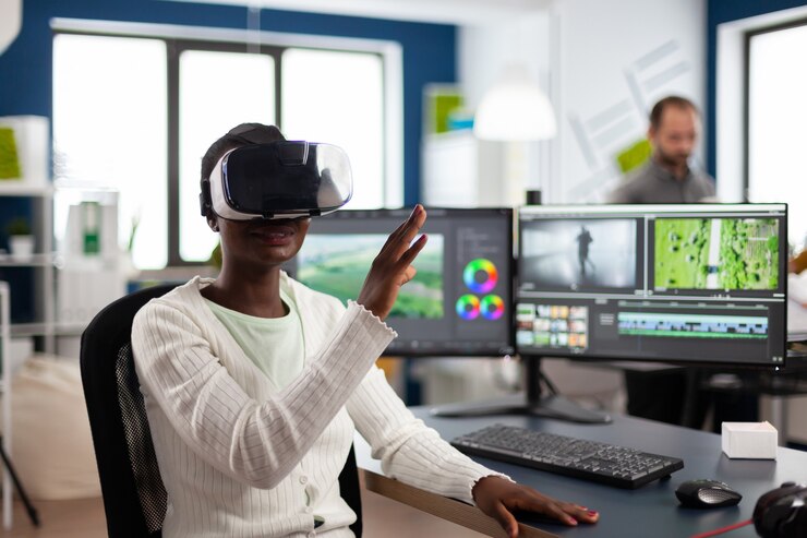 Kostenlose Foto afrikanischer videoeditor, der vr-brillen erlebt, gestikuliert, videofilmmontagen bearbeitet und mit filmmaterial und ton auf einem computer mit zwei displays arbeitet