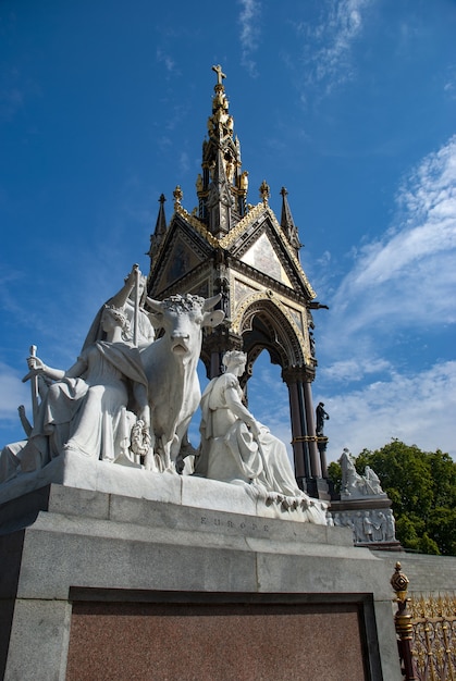 Albert Memorial in Kensington Gardens, die Marmorfiguren, die Europa darstellen