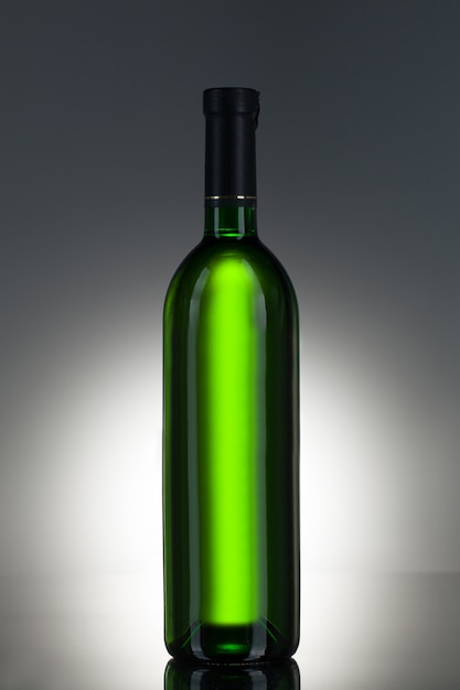 Kostenloses Foto alkoholisches getränk in einer flasche