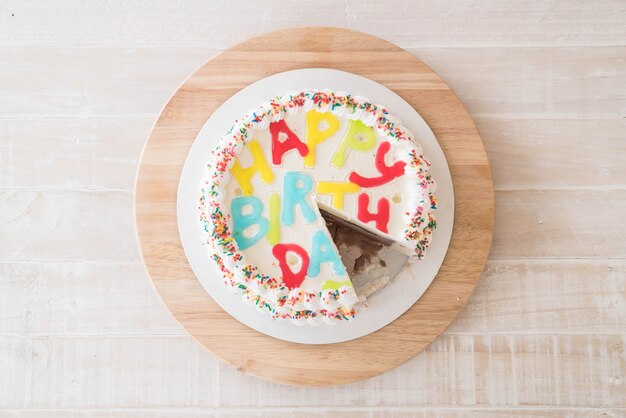 Alles Gute zum Geburtstag Kuchen auf dem Tisch