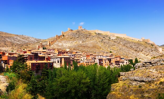 Allgemeine Ansicht von Albarracin im Sommer