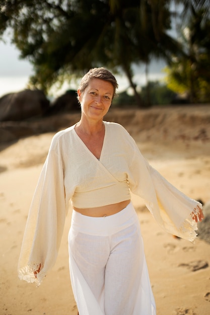 Alte Leute haben Spaß am Strand