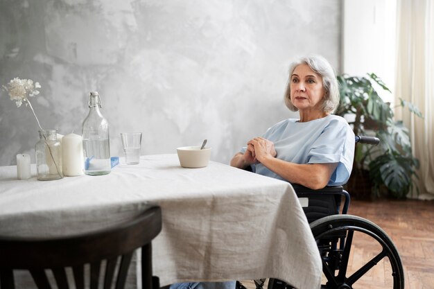 Alter Patient, der an Parkinson leidet