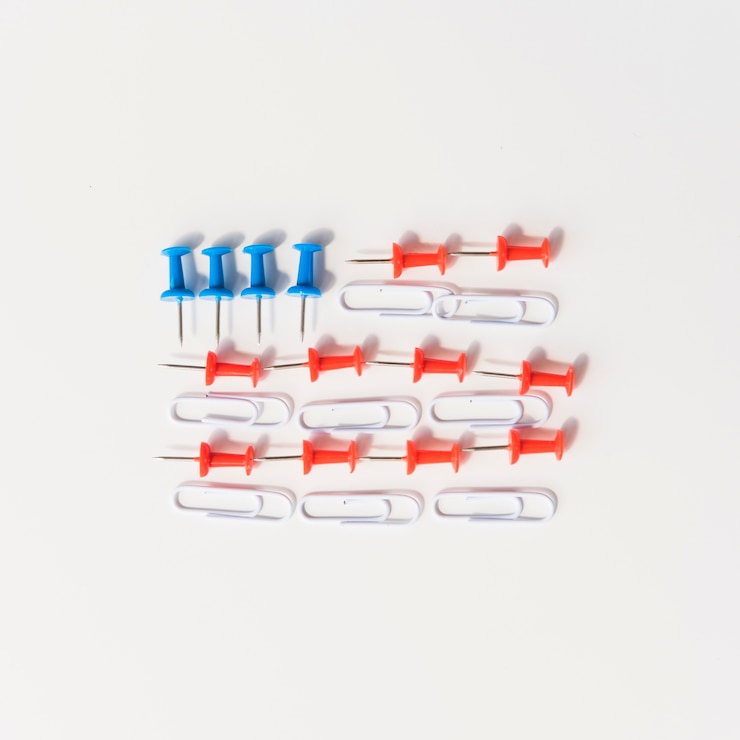 Kostenlose Foto amerikanische flagge aus stiften und clips