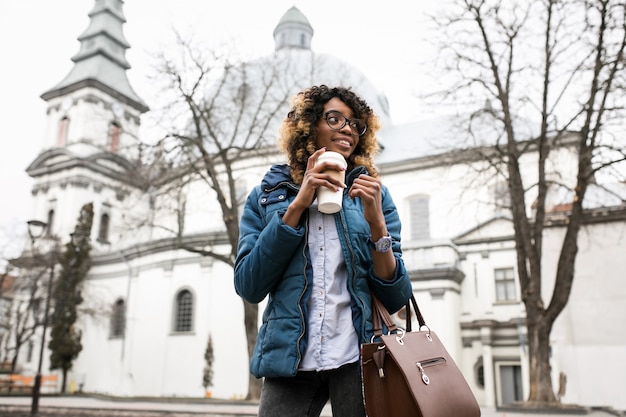 Amerikanischer erwachsener afrikanischer beauti afro