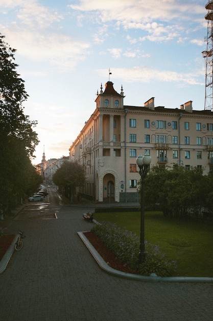 Analoge Stadtlandschaft mit Gebäuden bei Tageslicht