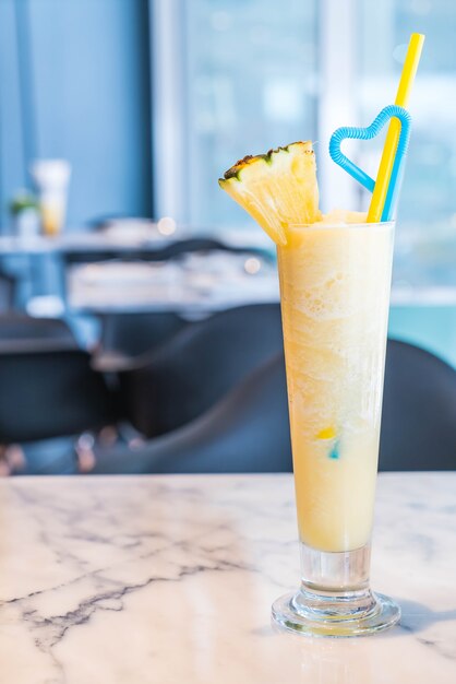 Ananas-Smoothie in einem Café &#39;