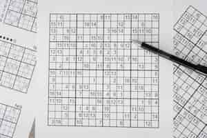 Kostenloses Foto anordnung der sudoku-spielseiten