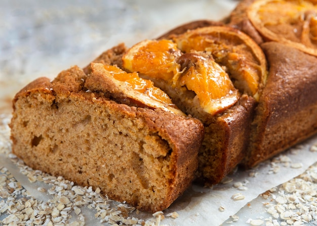 Anordnung des gesunden Rezepts mit Orangen