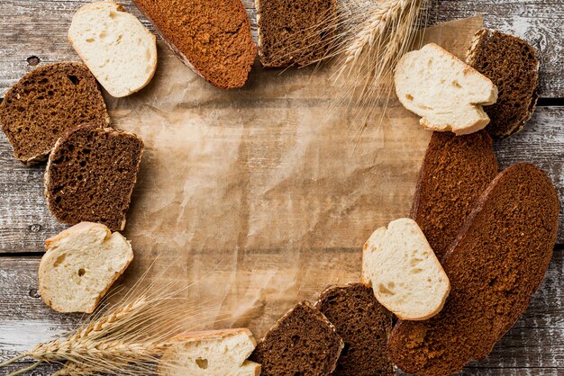 Anordnung für Scheiben brot und Backpapier