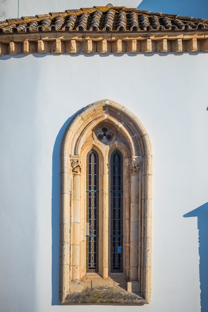 Ansicht auf Architektur auf Altstadtstraße in Faro, Algarve, Portugal.