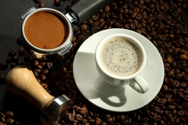 Kostenloses Foto ansicht des werkzeugs zum pressen und kaffeekochen