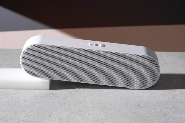 Ansicht eines horizontalen Bluetooth-Lautsprechers mit einfachem und minimalistischem modernem Design