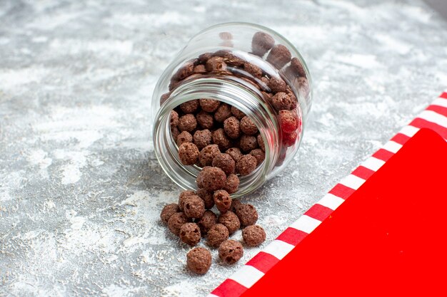 Ansicht von unten Müsli im Glas auf grauem Hintergrund