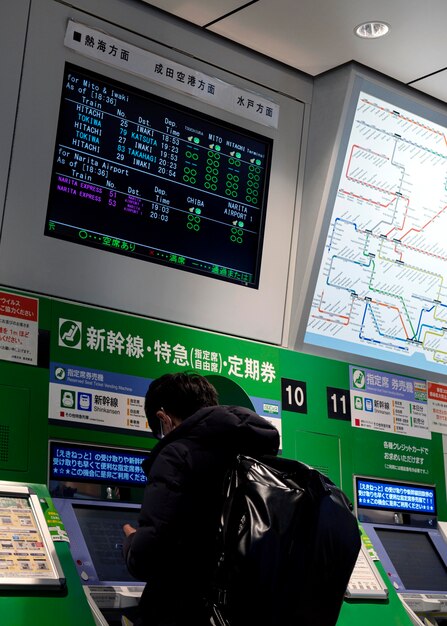 Anzeigebildschirm für Fahrgastinformationen des japanischen U-Bahn-Systems