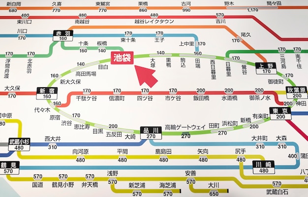 Kostenloses Foto anzeigebildschirm für fahrgastinformationen des japanischen u-bahn-systems