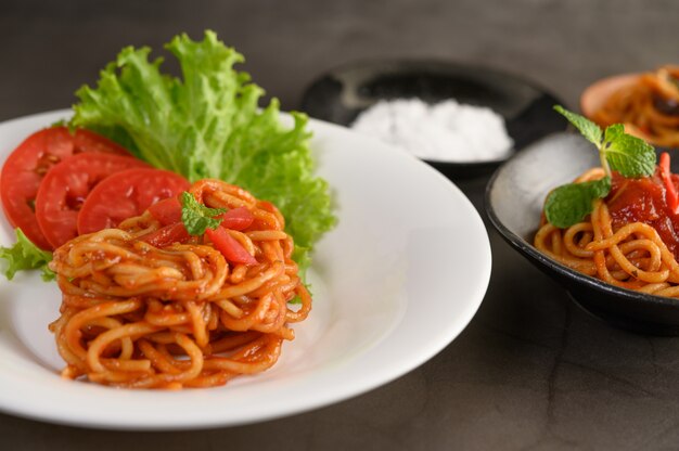 Appetitanregende italienische Teigwaren der Spaghettis mit Tomatensauce