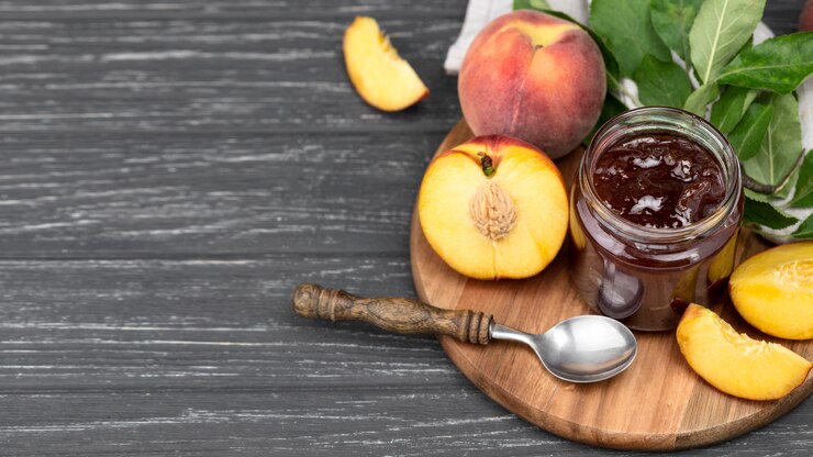Kostenlose Foto aprikosenmarmeladenanordnung mit kopierraum