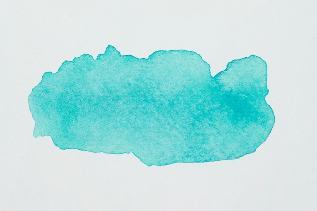 Aquamarinfleck von Farben auf weißem Papier