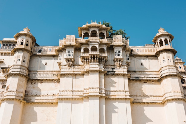 Architektur des Stadtpalastes in Udaipur Rajasthan, Indien