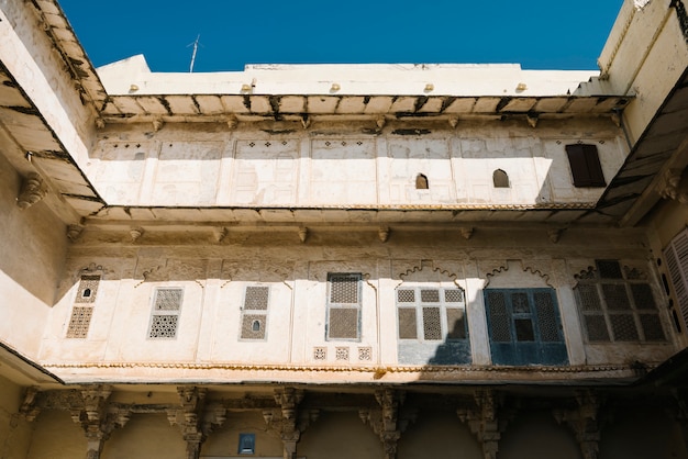 Architektur des Stadtpalastes in Udaipur Rajasthan, Indien