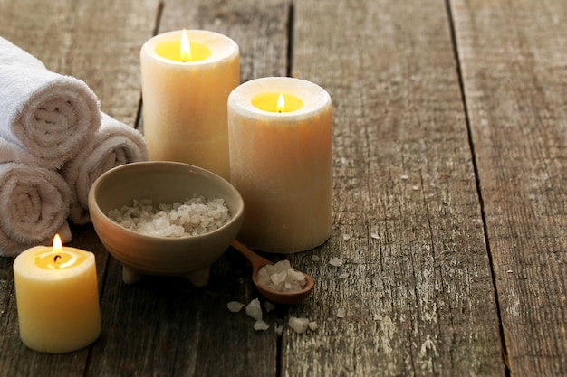 Aromatherapie-Behandlung mit Kerzen