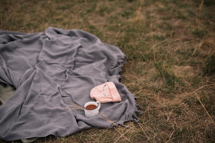 Kostenlose Foto arrangement mit kaffeetasse und decke