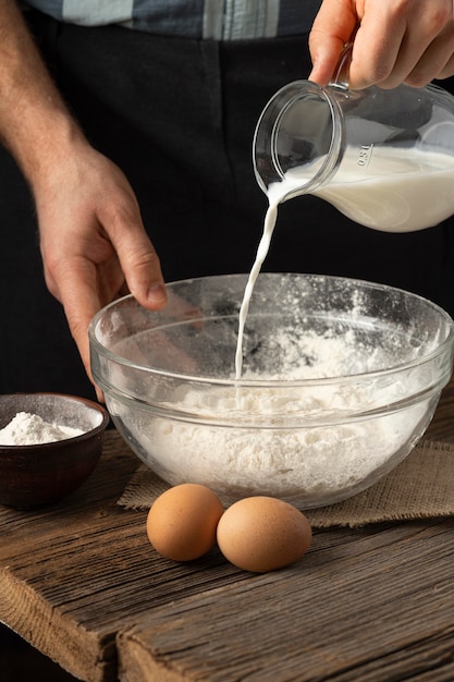 Arrangement von leckerem Brot aus toten Zutaten