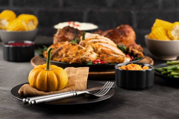 Arrangement von Thanksgiving Day leckeres Abendessen