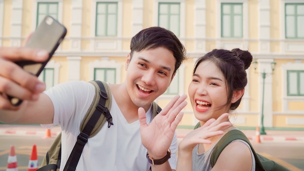 Asiatische Bloggerpaare reisen in Bangkok, Thailand