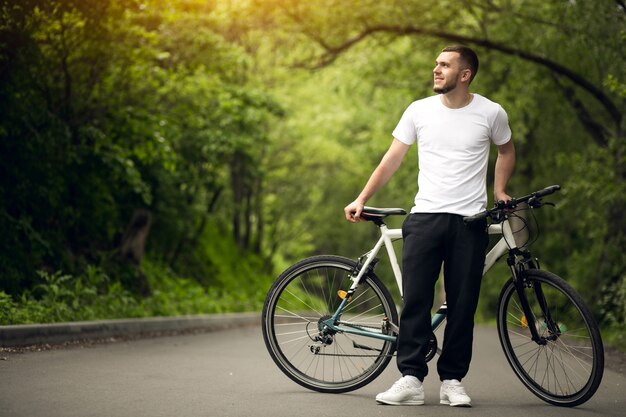 Asphalt hintergrund radfahren aktiver erwachsener