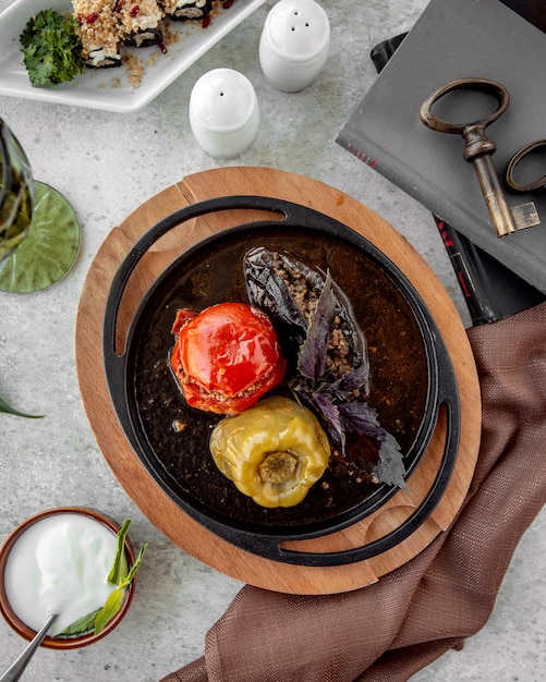 Auberginen Dolma mit Tomaten und Bauch Pfeffer