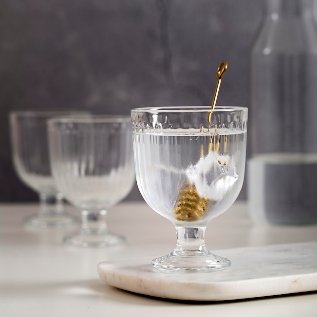 Ausgefallenes Glas mit Eiswürfel