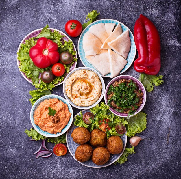 Falafel, hummus und pita. nahöstliche oder arabische gerichte. halal