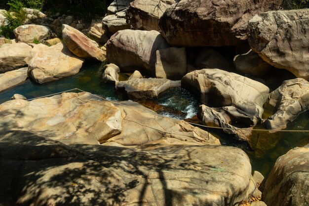 Ba Ho Wasserfälle Klippenspringen in der Provinz Khanh Hoa, Vietnam