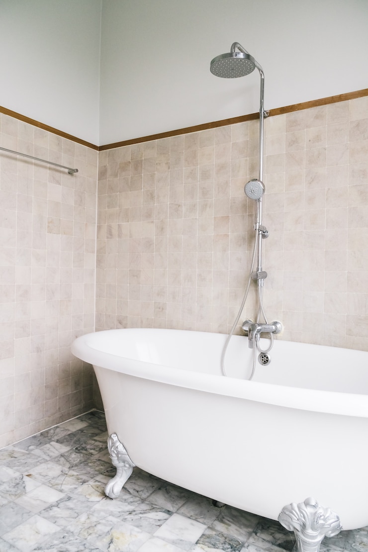 Kostenlose Foto badewannendekoration im badezimmer