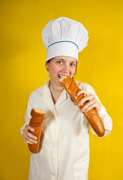 Bäcker testet langes Brot