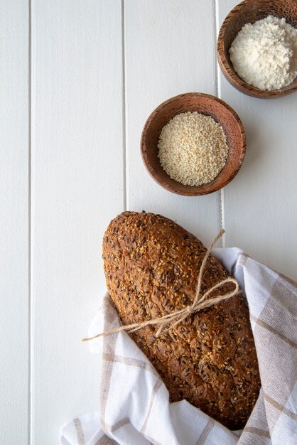 Bäckerei-Stillleben mit Brot-Draufsicht