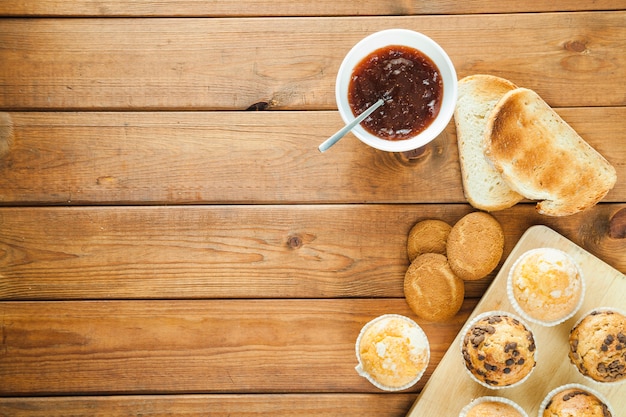 Bäckerei und Marmelade in der Komposition