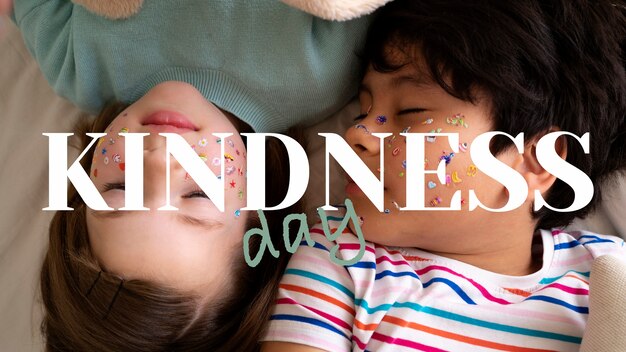 Banner zum Weltfreundlichkeitstag mit lächelnden Kindern