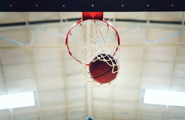 Basketball im Spannreifennetz